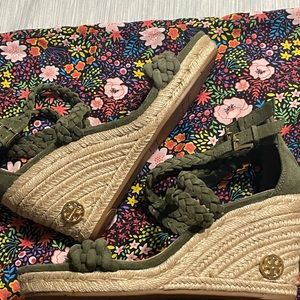 Tory Burch Camo Green Suede Espadrilles NWOB